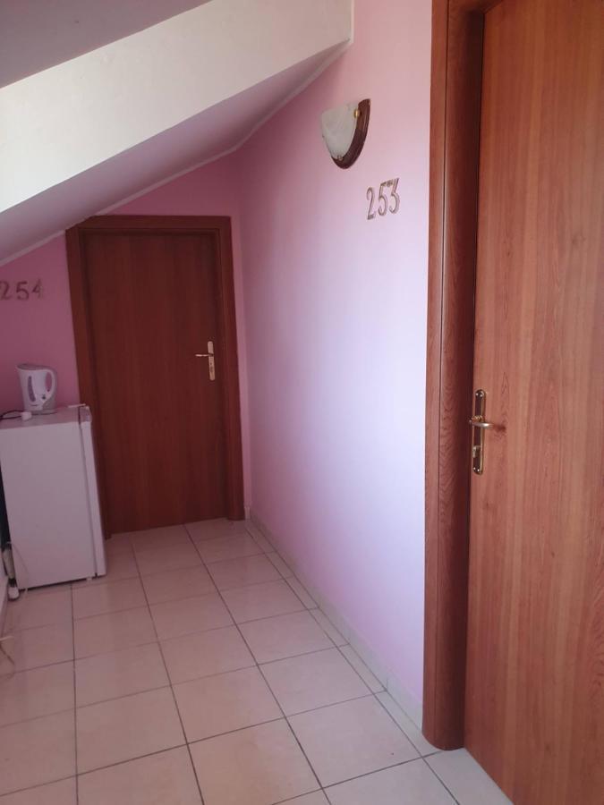 Royal Palace Gate Hotel San Nicola La Strada Exterior photo